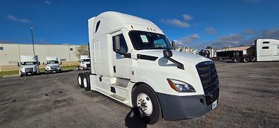 Used 2021 Freightliner Cascadia Detroit DD15AT Semi Truck with Sleeper Cab for sale #334461 - photo 1