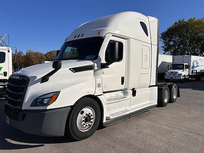 Used 2021 Freightliner Cascadia Detroit DD15AT Semi Truck with Sleeper Cab for sale #334464 - photo 1