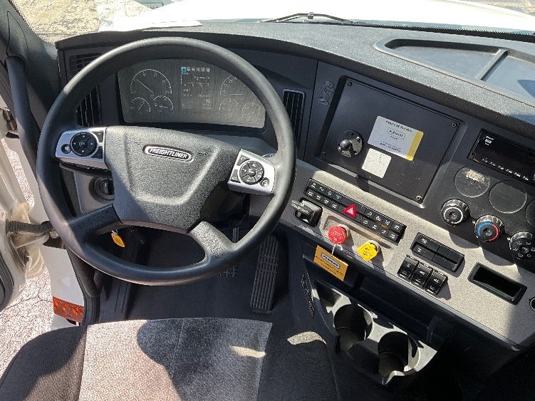 Used 2021 Freightliner Cascadia - photo 13