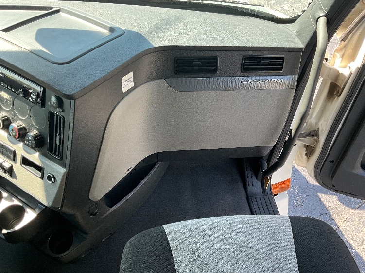 Used 2021 Freightliner Cascadia - photo 16