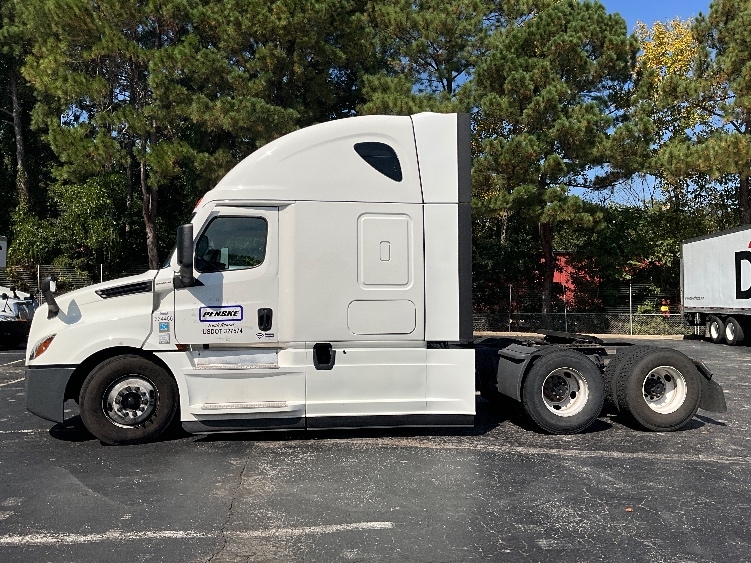 Used 2021 Freightliner Cascadia - photo 6
