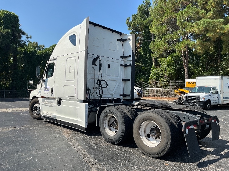 Used 2021 Freightliner Cascadia - photo 7