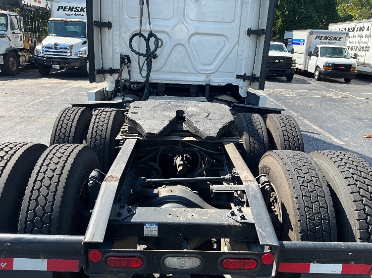 Used 2021 Freightliner Cascadia - photo 8