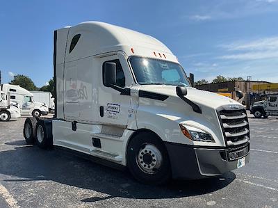 Used 2021 Freightliner Cascadia Detroit DD15AT Semi Truck with Sleeper Cab for sale #334466 - photo 1