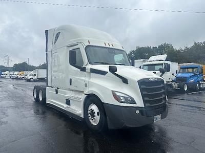 Used 2021 Freightliner Cascadia Detroit DD15AT Semi Truck with Sleeper Cab for sale #334472 - photo 1