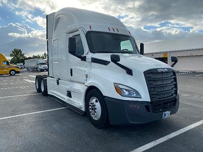 Used 2021 Freightliner Cascadia Detroit DD15AT Semi Truck with Sleeper Cab for sale #334478 - photo 1