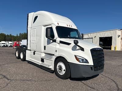 Used 2021 Freightliner Cascadia Detroit DD15AT Semi Truck with Sleeper Cab for sale #334479 - photo 1