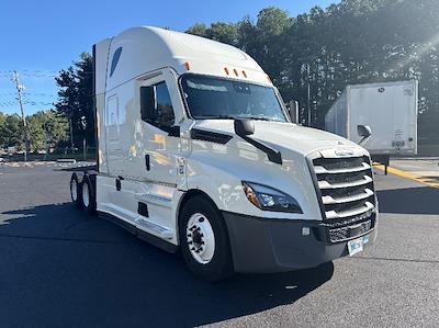 Used 2021 Freightliner Cascadia Detroit DD15AT Semi Truck with Sleeper Cab for sale #334482 - photo 1