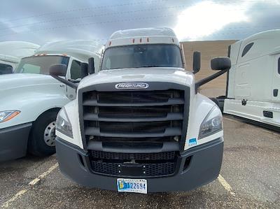 Used 2021 Freightliner Cascadia Detroit DD15AT Semi Truck with Sleeper Cab for sale #334486 - photo 2