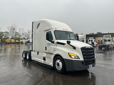 Used 2021 Freightliner Cascadia Detroit DD15AT Semi Truck with Sleeper Cab for sale #334491 - photo 1