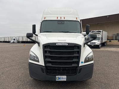 Used 2021 Freightliner Cascadia Detroit DD15AT Semi Truck with Sleeper Cab for sale #334494 - photo 2