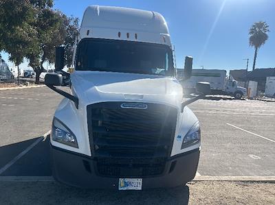 Used 2021 Freightliner Cascadia - photo 1
