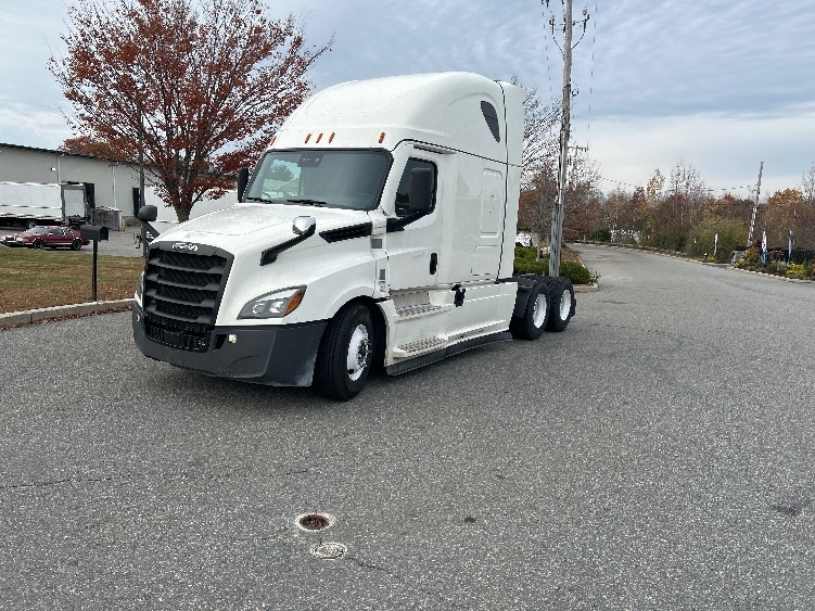 Used 2021 Freightliner Cascadia - photo 5