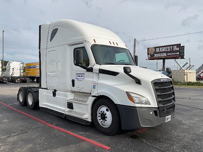 Used 2021 Freightliner Cascadia Detroit DD15AT Semi Truck with Sleeper Cab for sale #334501 - photo 1