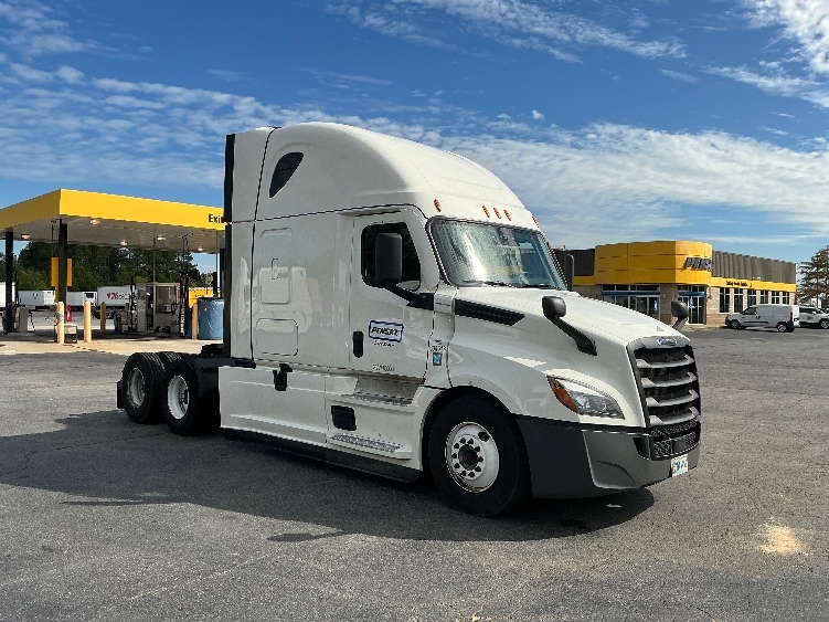 Used 2021 Freightliner Cascadia - photo 1