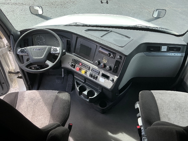 Used 2021 Freightliner Cascadia - photo 14