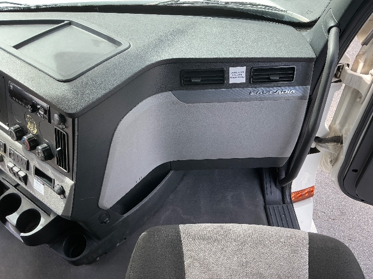 Used 2021 Freightliner Cascadia - photo 16