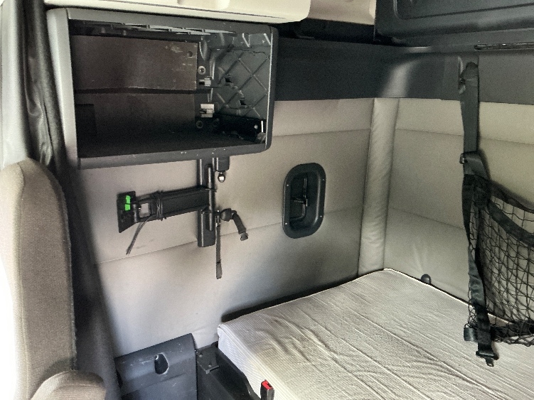 Used 2021 Freightliner Cascadia - photo 21