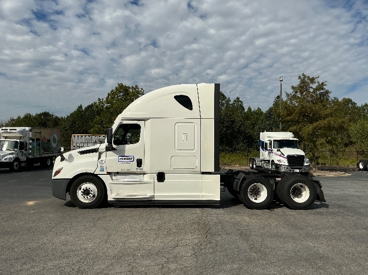 Used 2021 Freightliner Cascadia - photo 6