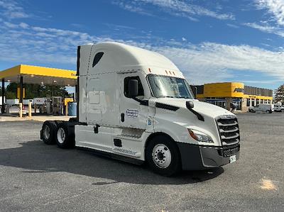 Used 2021 Freightliner Cascadia Detroit DD15AT Semi Truck with Sleeper Cab for sale #334513 - photo 1
