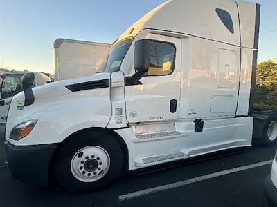 Used 2021 Freightliner Cascadia - photo 1