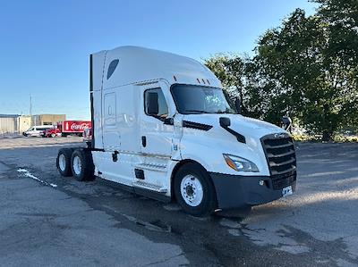 Used 2021 Freightliner Cascadia Detroit DD15AT Semi Truck with Sleeper Cab for sale #334553 - photo 1