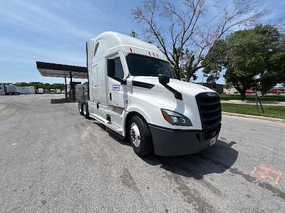 Used 2021 Freightliner Cascadia Detroit DD15AT Semi Truck with Sleeper Cab for sale #334558 - photo 1