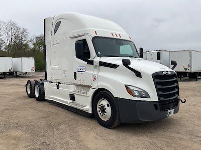 Used 2021 Freightliner Cascadia Detroit DD15AT Semi Truck with Sleeper Cab for sale #334560 - photo 1