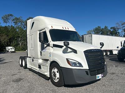Used 2021 Freightliner Cascadia Detroit DD15AT Semi Truck with Sleeper Cab for sale #334566 - photo 1