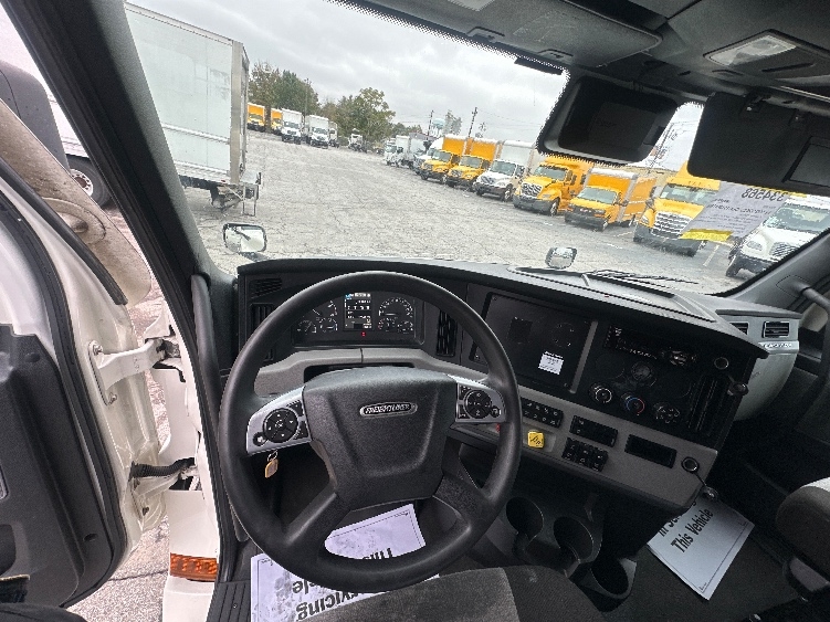 Used 2021 Freightliner Cascadia - photo 13
