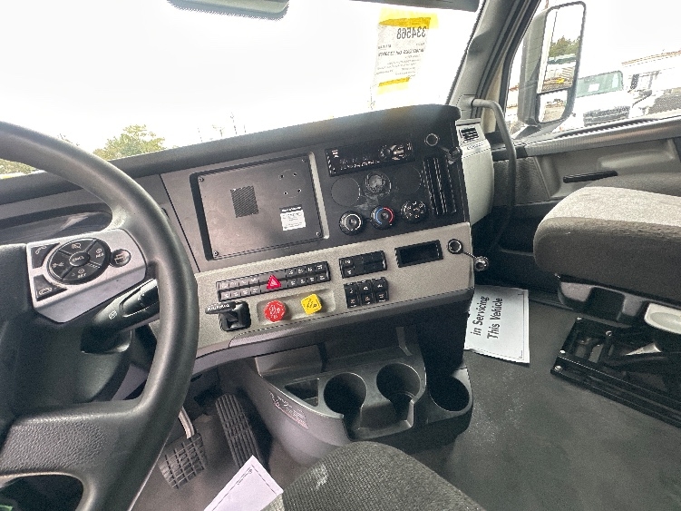 Used 2021 Freightliner Cascadia - photo 14