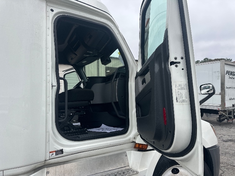 Used 2021 Freightliner Cascadia - photo 15
