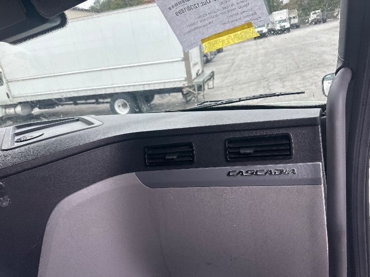 Used 2021 Freightliner Cascadia - photo 16