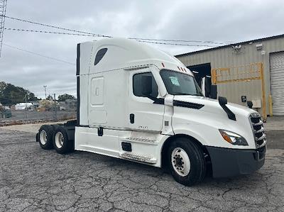 Used 2021 Freightliner Cascadia Detroit DD15AT Semi Truck with Sleeper Cab for sale #334568 - photo 1