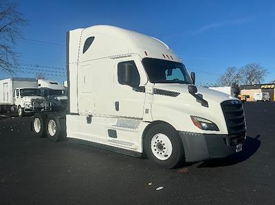 Used 2021 Freightliner Cascadia Detroit DD15AT Semi Truck with Sleeper Cab for sale #334583 - photo 1