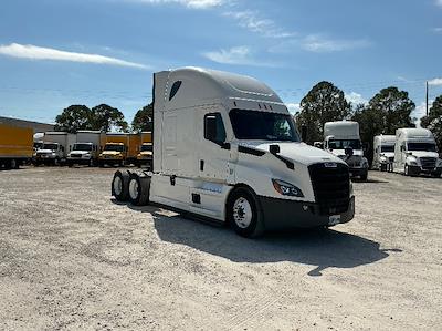 Used 2021 Freightliner Cascadia Detroit DD15AT Semi Truck with Sleeper Cab for sale #334588 - photo 1