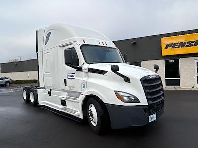 Used 2021 Freightliner Cascadia Detroit DD15AT Semi Truck with Sleeper Cab for sale #334597 - photo 1