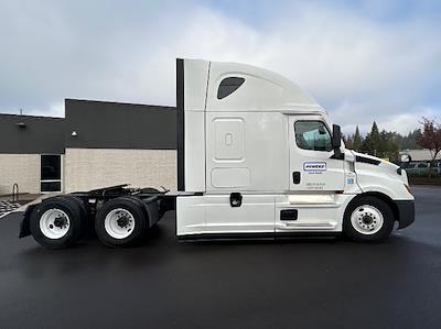 Used 2021 Freightliner Cascadia - photo 1