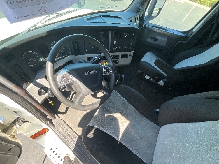 Used 2021 Freightliner Cascadia - photo 12