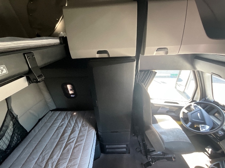 Used 2021 Freightliner Cascadia - photo 20