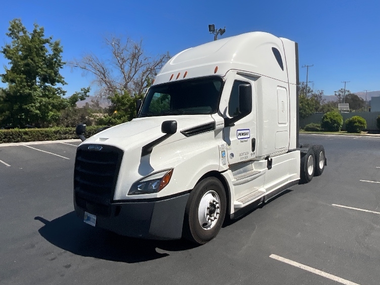 Used 2021 Freightliner Cascadia - photo 5