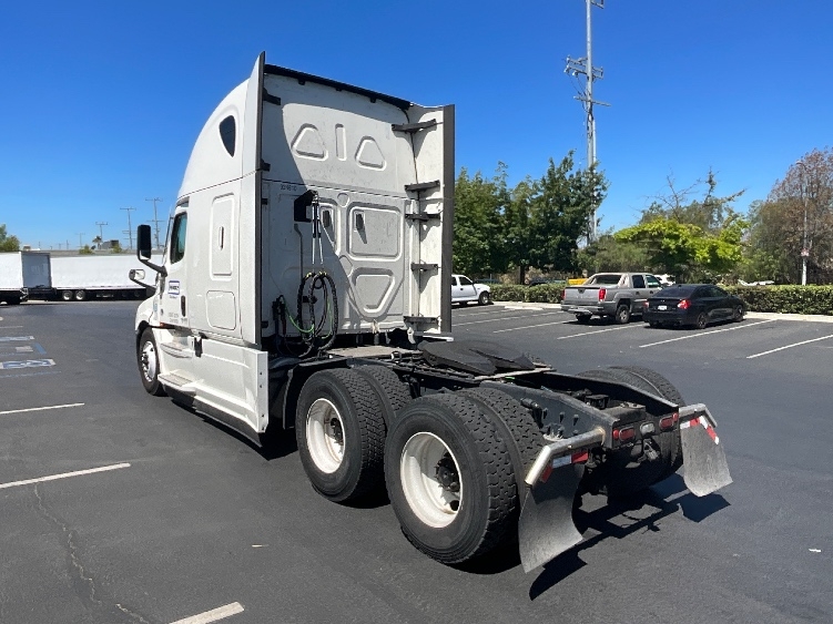 Used 2021 Freightliner Cascadia - photo 7