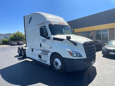 Used 2021 Freightliner Cascadia Detroit DD15AT Semi Truck with Sleeper Cab for sale #334610 - photo 1