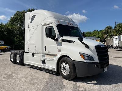 Used 2021 Freightliner Cascadia Detroit DD15AT Semi Truck with Sleeper Cab for sale #334618 - photo 1