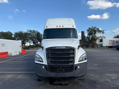 Used 2021 Freightliner Cascadia Detroit DD15AT Semi Truck with Sleeper Cab for sale #334623 - photo 1