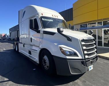 Used 2021 Freightliner Cascadia Detroit DD15AT Semi Truck with Sleeper Cab for sale #334624 - photo 1
