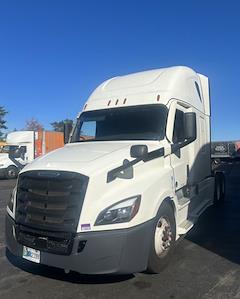 Used 2021 Freightliner Cascadia Detroit DD15AT Semi Truck with Sleeper Cab for sale #334624 - photo 2