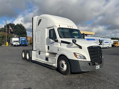 Used 2021 Freightliner Cascadia Detroit DD15AT Semi Truck with Sleeper Cab for sale #334628 - photo 1
