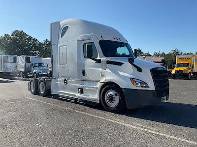 Used 2021 Freightliner Cascadia Detroit DD15AT Semi Truck with Sleeper Cab for sale #334631 - photo 1