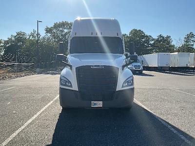 Used 2021 Freightliner Cascadia Detroit DD15AT Semi Truck with Sleeper Cab for sale #334631 - photo 2